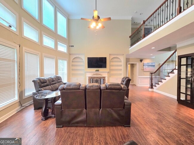Foto del edificio - 1355 Magnolia Park Cir