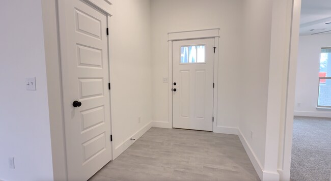 Foto del edificio - 3700 N Wiley Dr