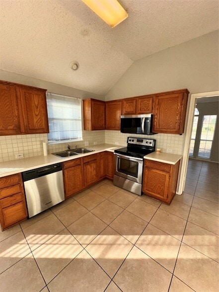 Building Photo - 10901 Columbia Dr