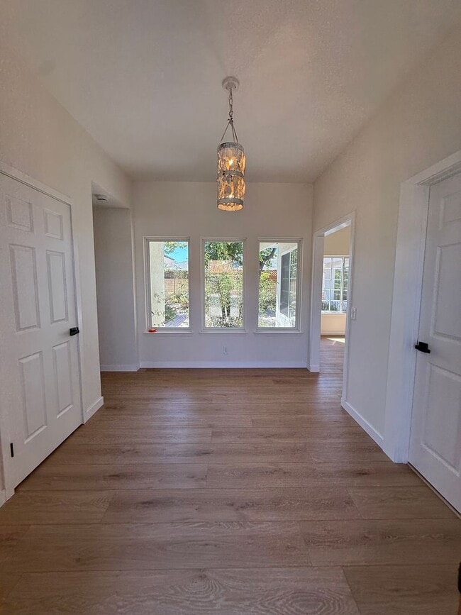 Building Photo - Beautifully Updated Single Story Custom Ho...