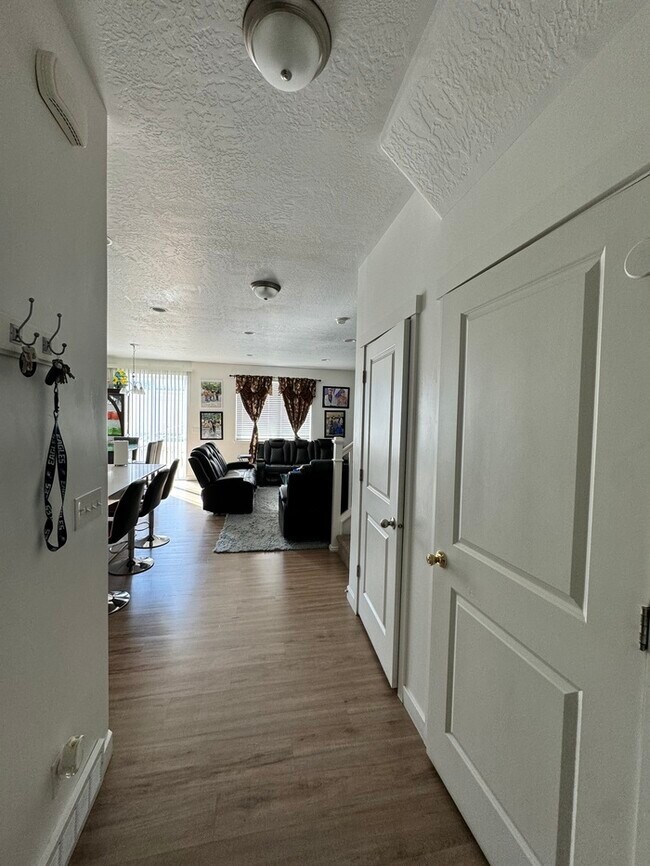 Building Photo - Your Next Home Awaits!