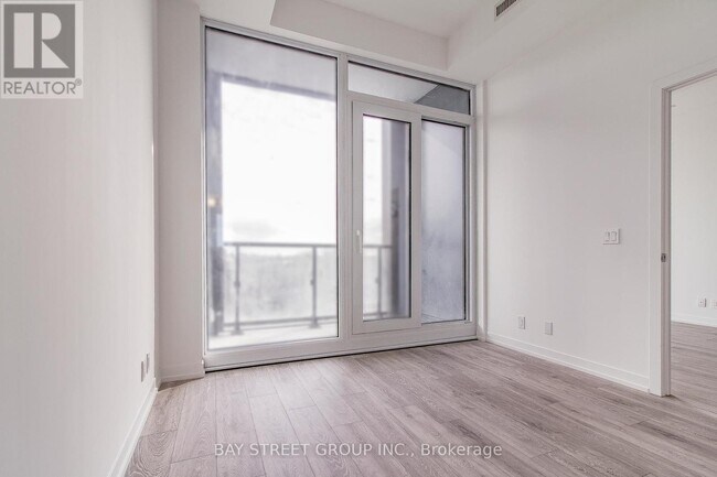 Photo du bâtiment - 2020-2020 Bathurst St