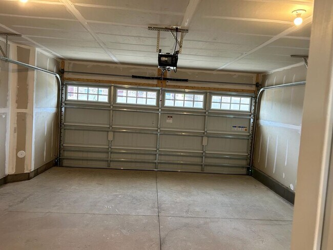 Foto del edificio - Three-Story Townhome