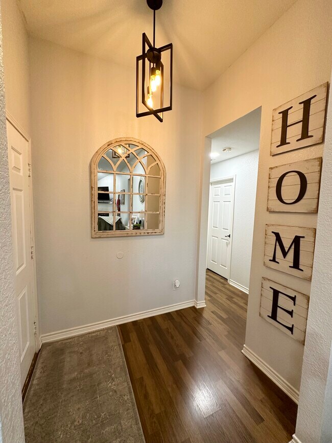 Foto del edificio - 15379 Brittain Ct