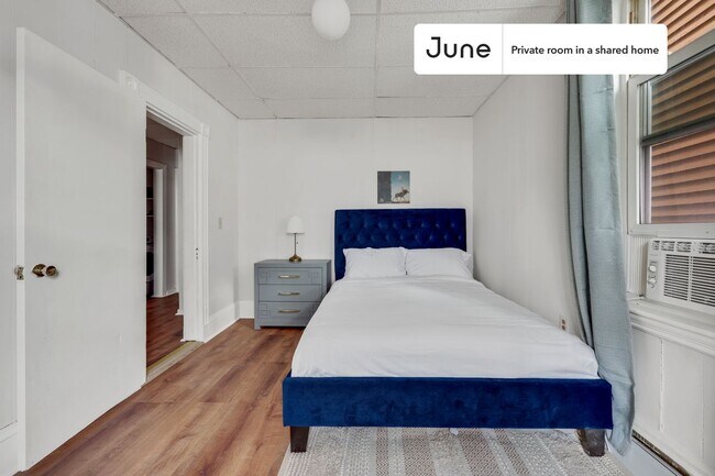 Foto del edificio - Room in Shared 3 bed/1 bath home