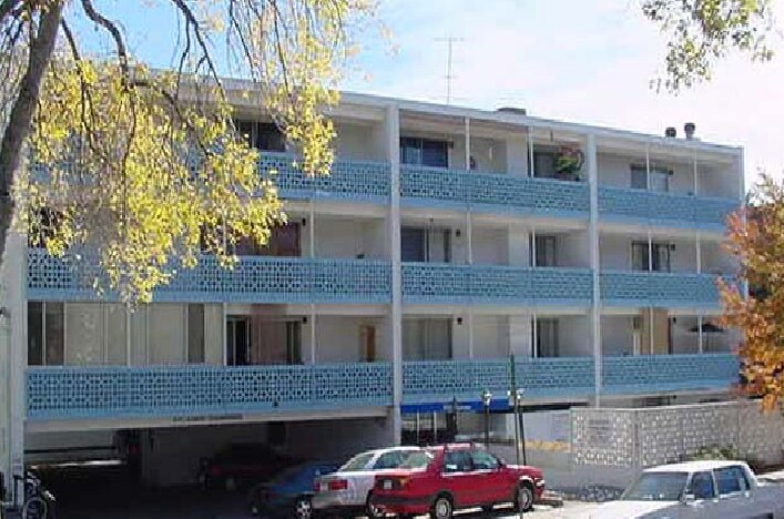 Vista al edificio ruta alternativa - Emerson Gardens Apartments