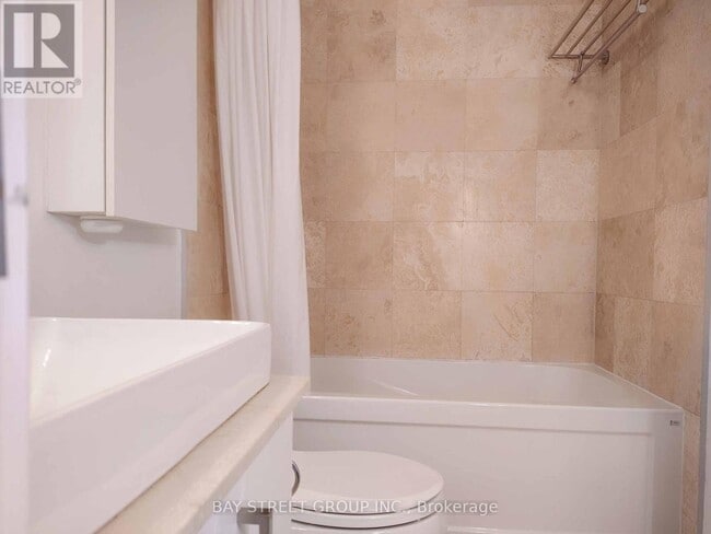 Building Photo - 12 York St