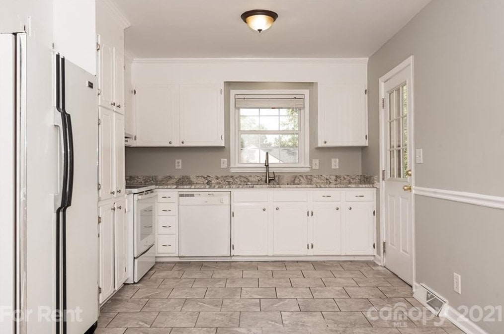 Primary Photo - 3001 Spring Valley Rd