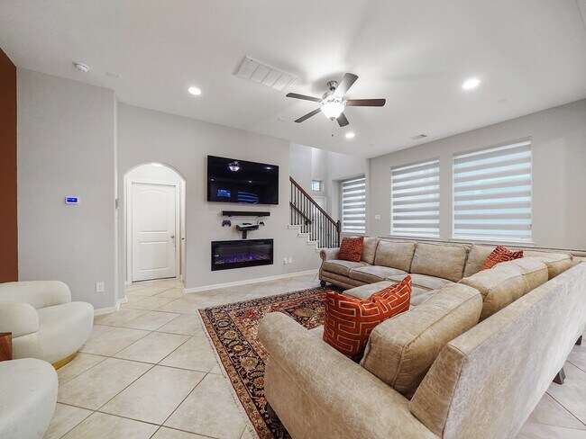 Foto del edificio - 18434 Jasmine Garden Pl