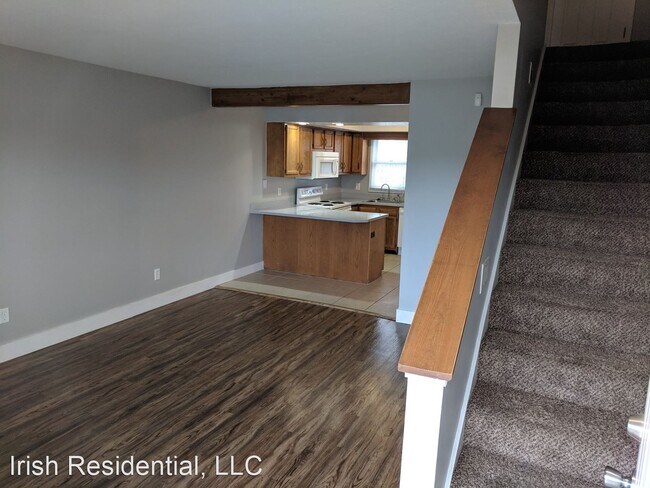 Building Photo - 3 br, 2.5 bath Room For Rent - 109 N Hill St