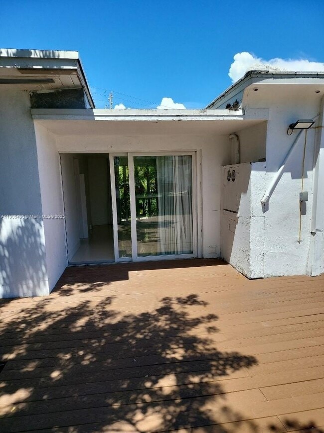 Foto del edificio - 7707 Hawthorne Ave