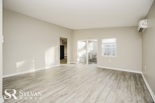 Building Photo - Charming newly renovated 3BR, 1BA
