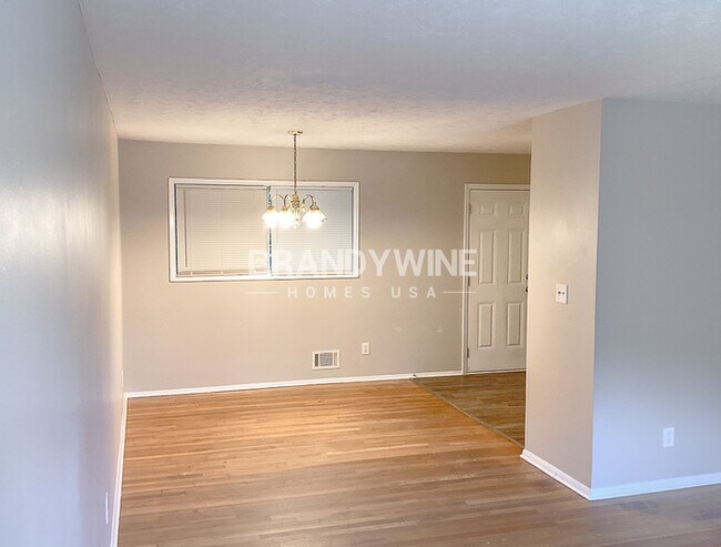 Building Photo - AVAILABLE NOW!! One month FREE RENT