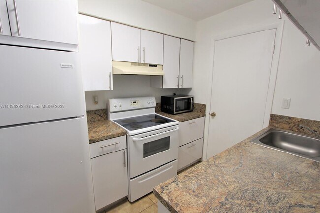 Building Photo - 17485 NW 67th Ct