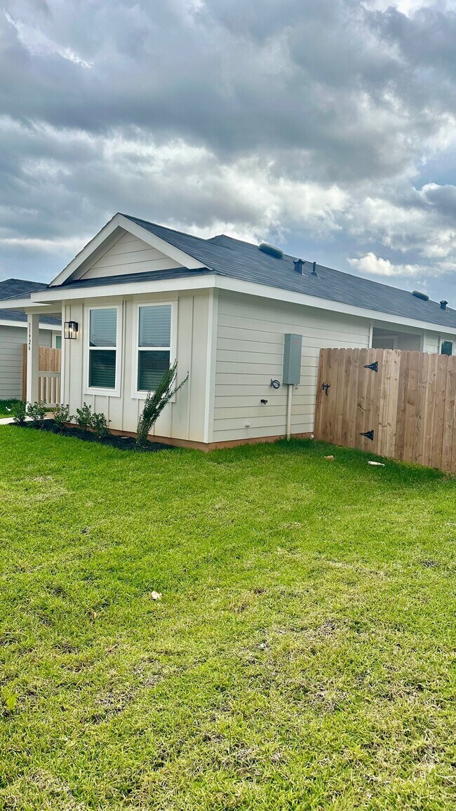 Foto del edificio - 11926 Midas Ln