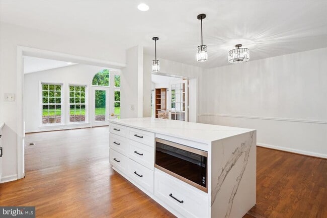 Building Photo - 6302 Orchid Dr