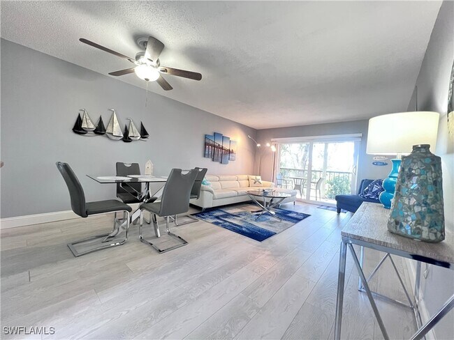 Foto del edificio - 400 Forest Lakes Blvd