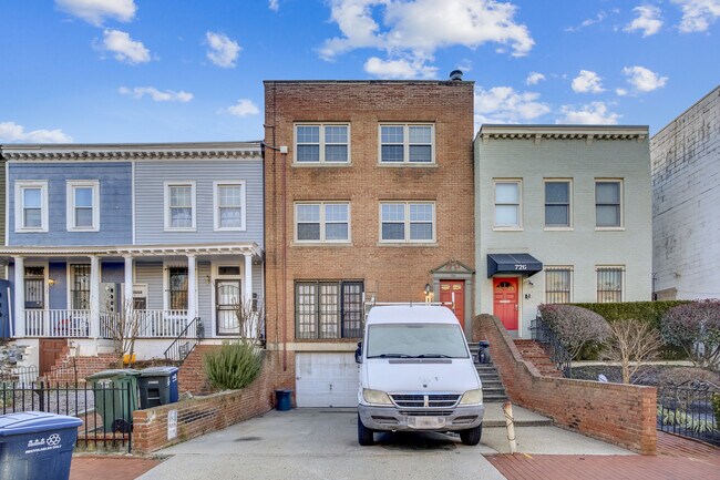 724 7th St Se Washington Dc 20003 Apartments Washington Dc Apartments Com