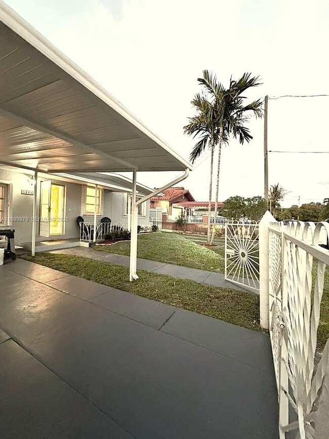 Foto del edificio - 6339 SW 32nd St