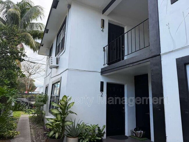 Foto del edificio - 3128 SW 12th Pl