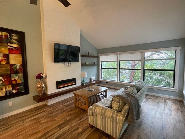 Foto del edificio - 300 Yacht Club Dr