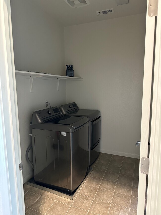 Foto del edificio - 3292 Overland Ln