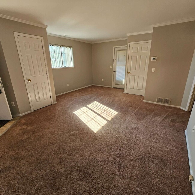 Building Photo - 1 Bedroom, 1 Bathroom Condo, 1st Floor and...