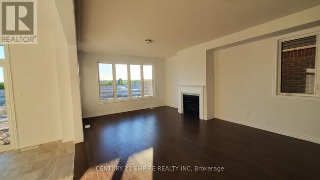 Building Photo - 20 Kingsbury Trl