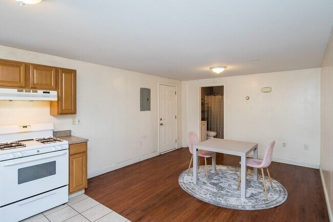 Foto del edificio - 1 Oak Tree Ln