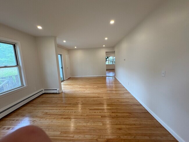 Foto del edificio - 66 Spring Rd