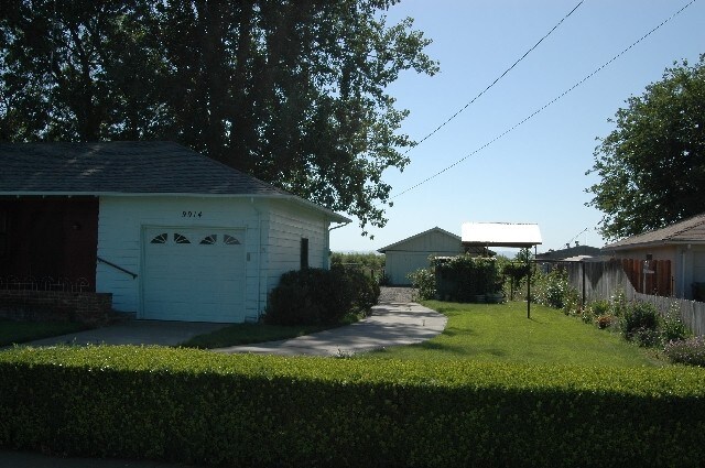 Building Photo - 9914 Main St
