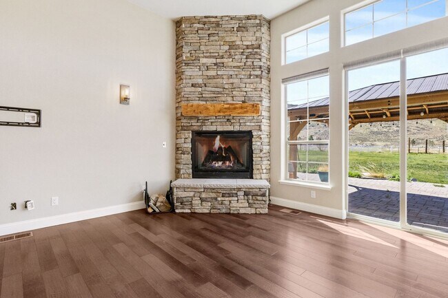 Building Photo - 5 Bedroom One of a Kind - Horse Property - South Reno