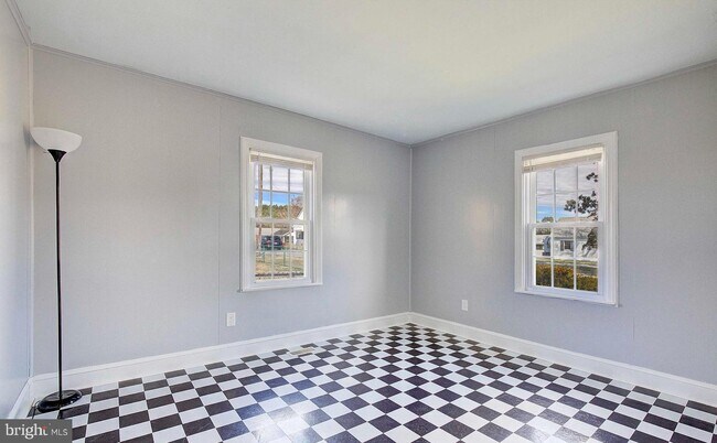 Building Photo - 9184 Chapel Rd