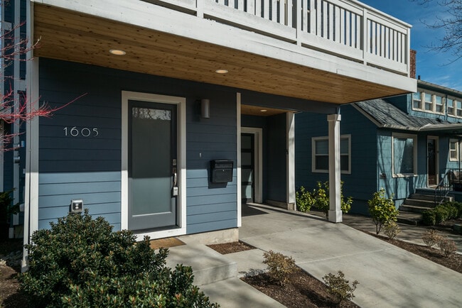 entrance - 1605 SE Yukon St