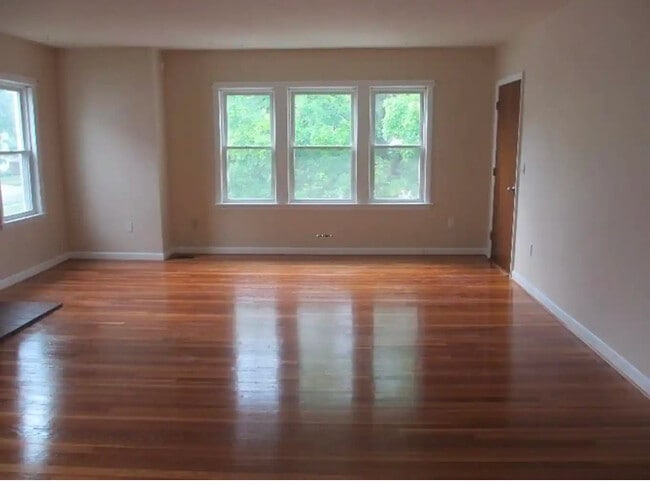 Building Photo - 42 June St