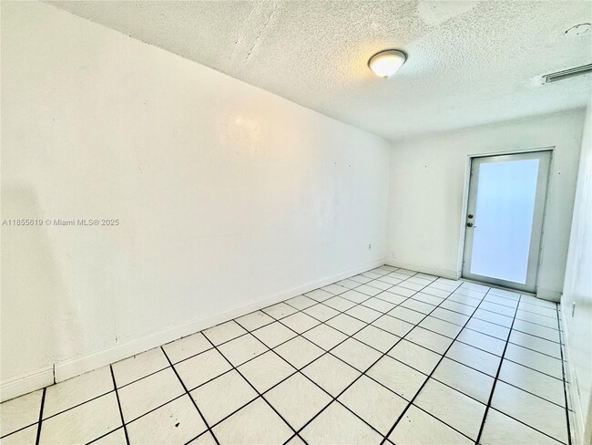 Foto del edificio - 734 E 41st St