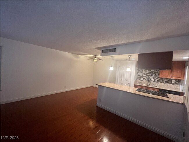Foto del edificio - 1467 Lorilyn Ave