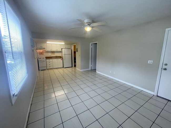 Foto del edificio - Conveniently Located 1 Bedroom, 1 Bath Apa...