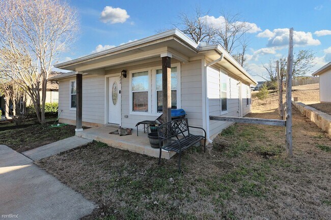 Building Photo - 3 br, 2 bath House - 424 Munson St