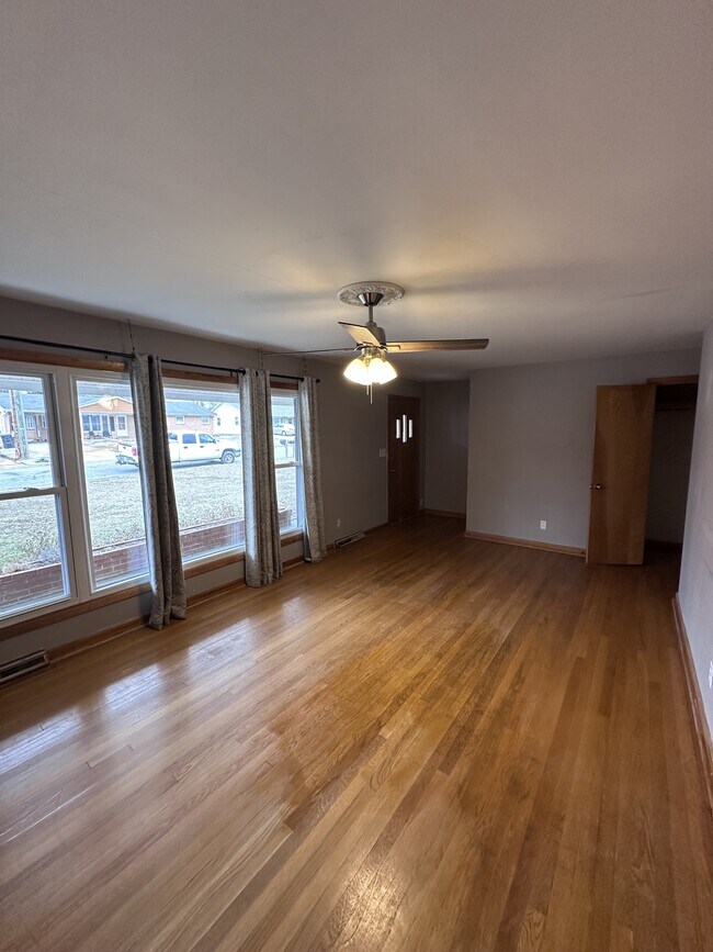 Foto del edificio - 638 Oakland Dr