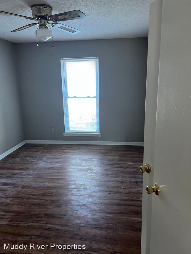 Building Photo - 3 br, 1 bath House - 2615 Eastbrook Drive