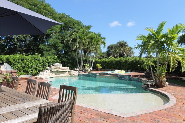 Building Photo - 296 Barbados Dr