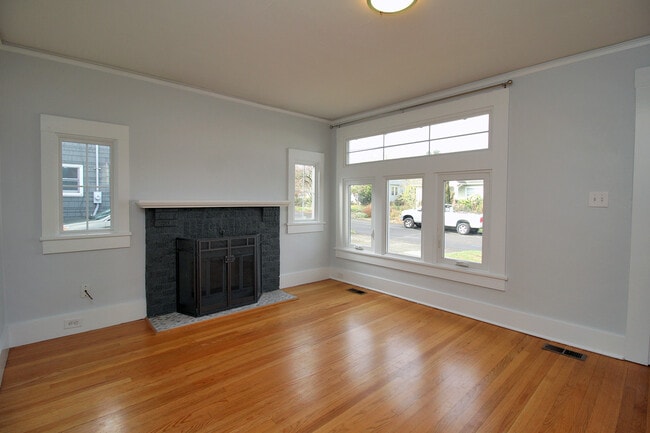 Building Photo - 3926 NE 70th Ave