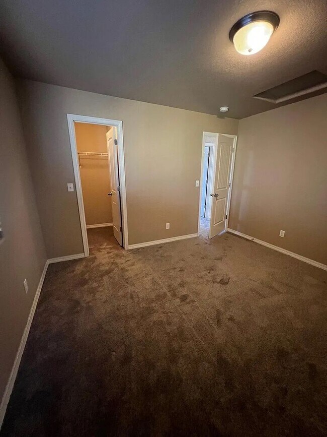 Foto del edificio - *COMING SOON* 3 Bedroom near Carson and Pe...
