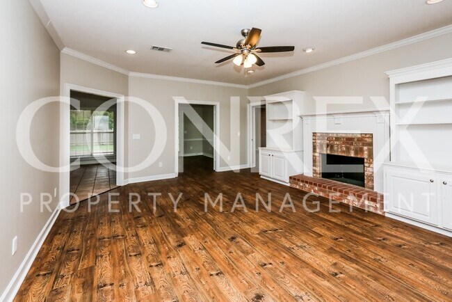 Building Photo - Huge Three Bedroom Now Available