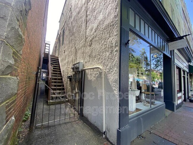 Foto del edificio - 806 Caroline St