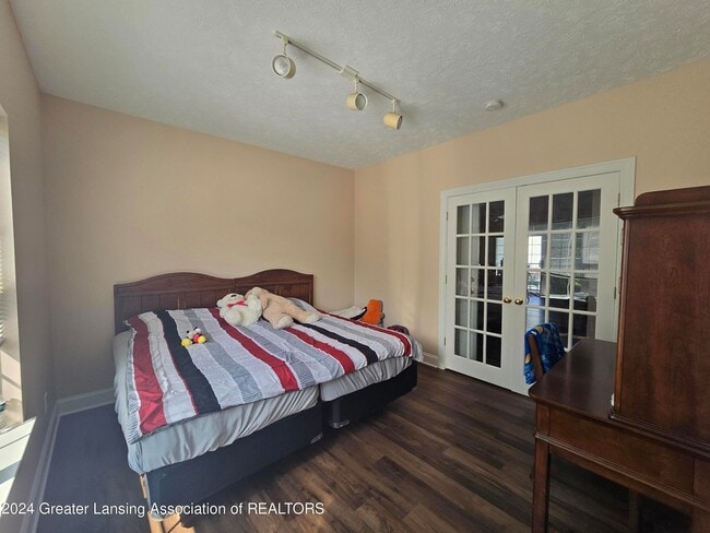 Photo - 268 W Saginaw St Apartment