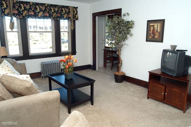 Building Photo - 2 br, 1 bath  - Main Jewett Apartments