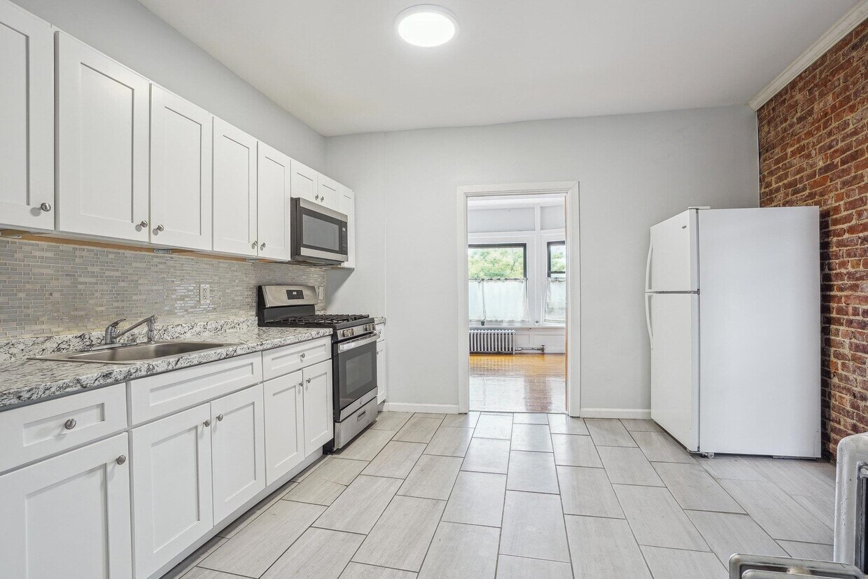 Foto principal - 93 Monticello Ave