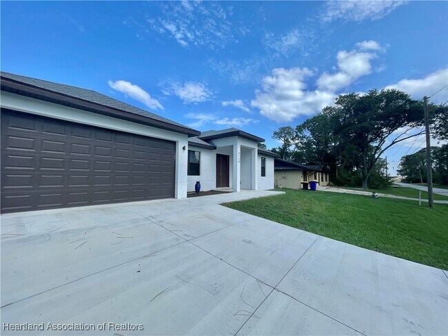 Building Photo - 4128 Barbarossa Ave